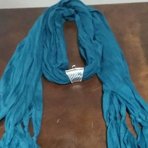 o/s Teal scarf w/silver ring
